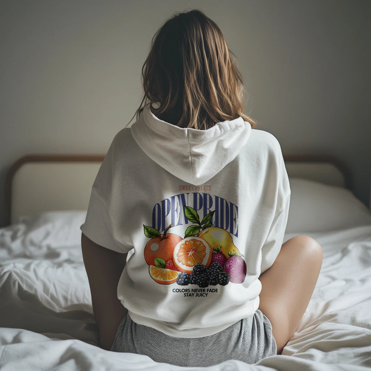 kuscheliger Hoodie gender neutral mit Sweet Fruits Backprint