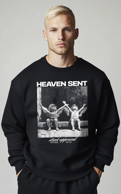 Model trägt schwarzes Heavy Oversized Cherubs Crew Neck Sweatshirt