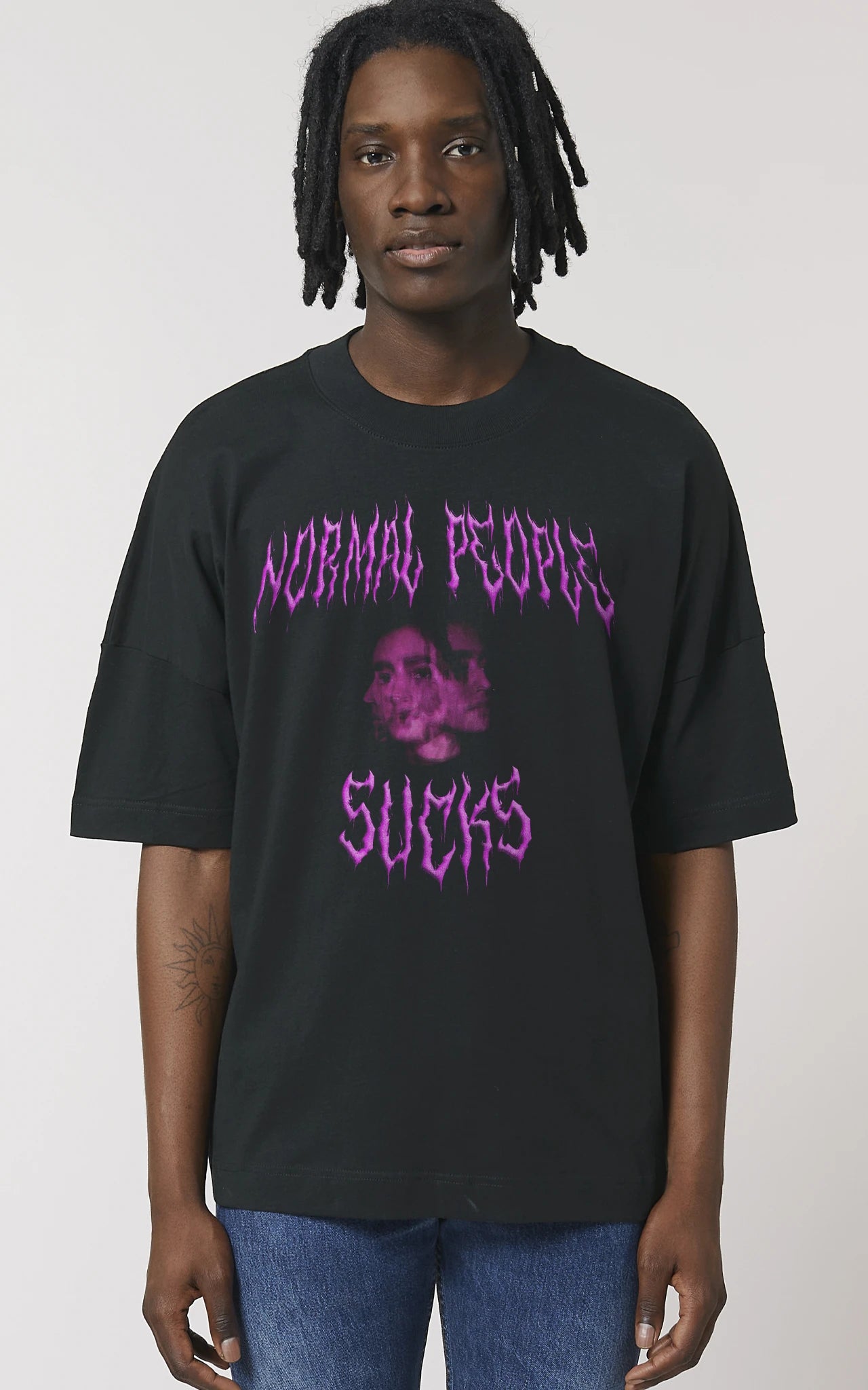 Normal People Sucks Oversized T-Shirt - Symbolische Darstellung von Schizophrenie